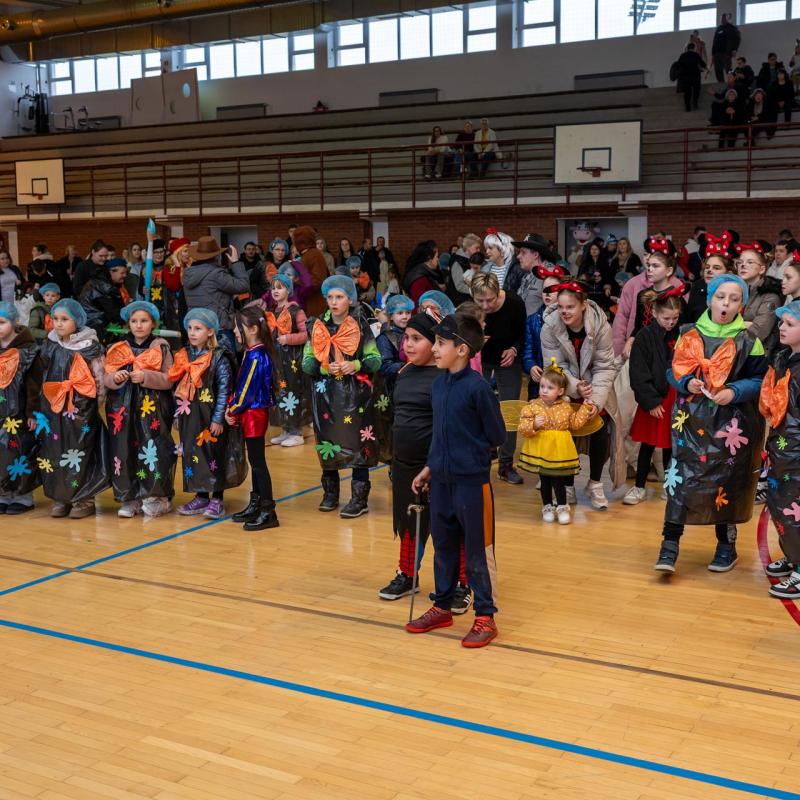 Mali maškari osvojili Grubišno Polje: Šarenilo se preselilo pod krov sportske dvorane