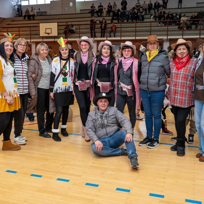 Mali maškari osvojili Grubišno Polje: Šarenilo se preselilo pod krov sportske dvorane