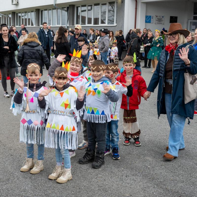 Mali maškari osvojili Grubišno Polje: Šarenilo se preselilo pod krov sportske dvorane