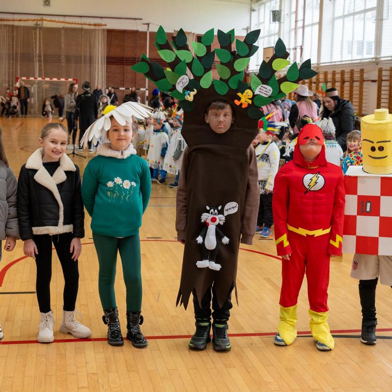 Mali maškari osvojili Grubišno Polje: Šarenilo se preselilo pod krov sportske dvorane