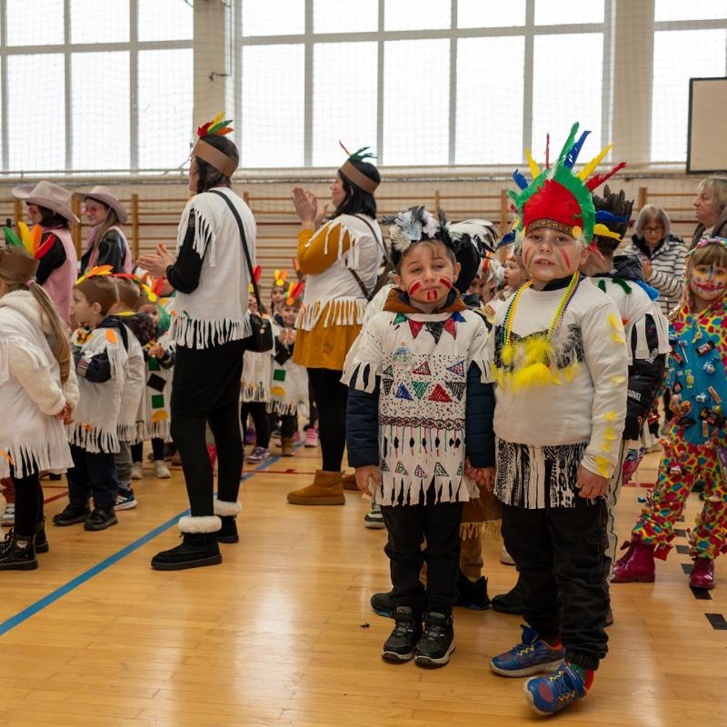Mali maškari osvojili Grubišno Polje: Šarenilo se preselilo pod krov sportske dvorane