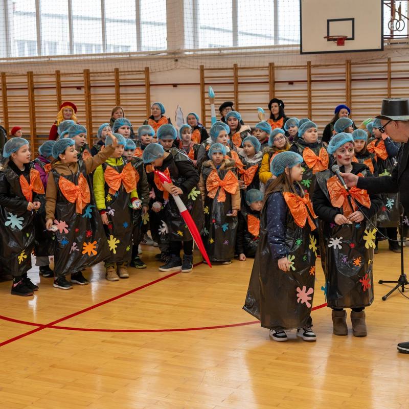 Mali maškari osvojili Grubišno Polje: Šarenilo se preselilo pod krov sportske dvorane