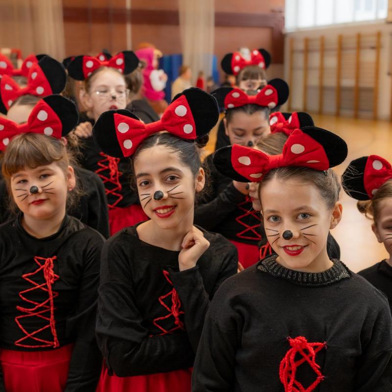 Mali maškari osvojili Grubišno Polje: Šarenilo se preselilo pod krov sportske dvorane